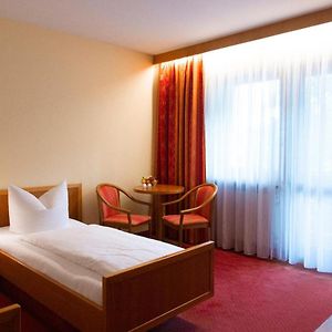 Zimmer mit zwei Einzelbetten